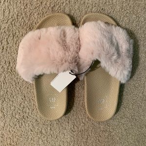 NWT GAP FUZZY SLIDES